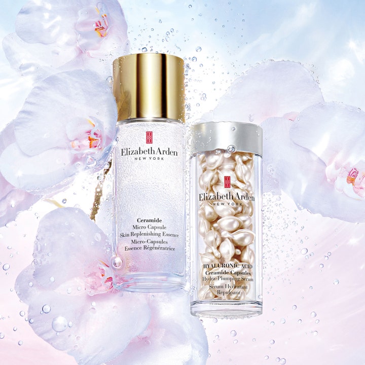 Elizabeth Arden Ceramide Micro Capsule Essence 90 ml kosteuttava hoitoneste ja kapselit orkideoiden keskellä.