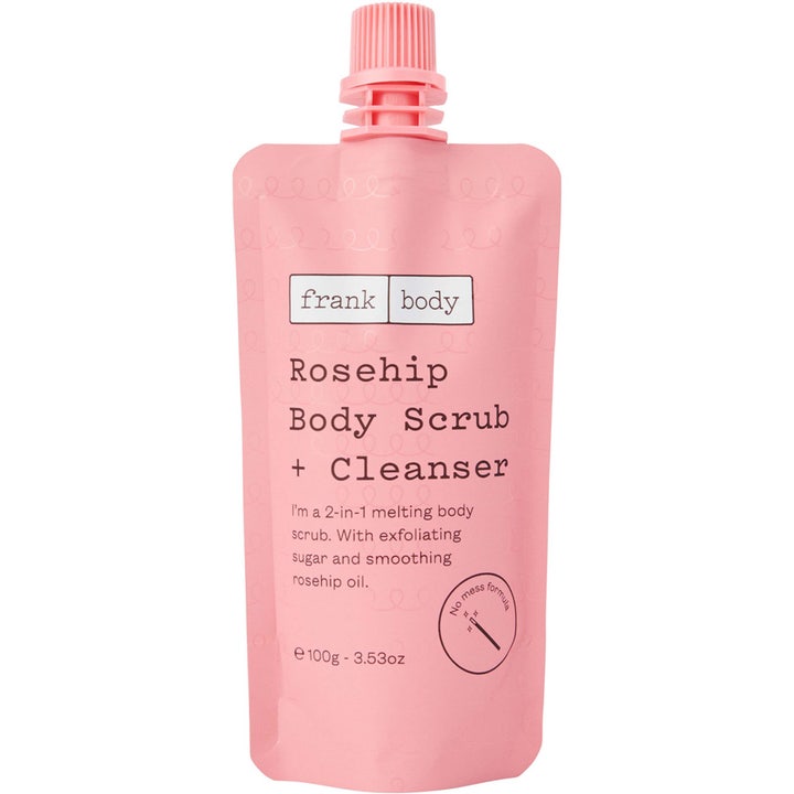 Frank Body Rosehip Body Scrub + Cleanser 100 g kuoriva vartalonpuhdistusaine vaaleanpunaisessa pussissa.
