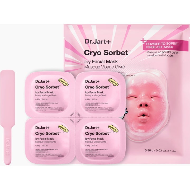 Dr.Jart+ Cryo Sorbet Icy Facial Mask 3 g viilentävä kasvonaamio vaaleanpunaisissa kerta-annospakkauksissa lastalla.