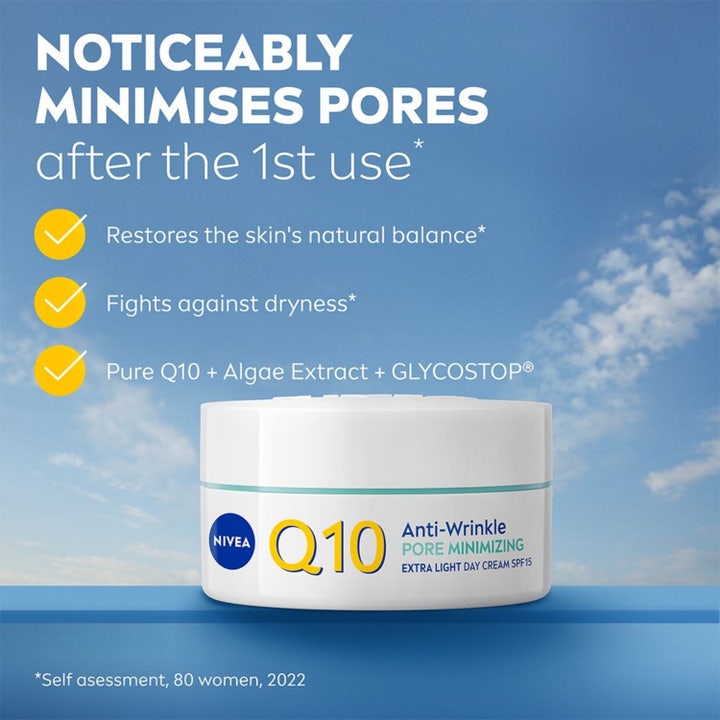 NIVEA Q10 Power Pore Minimising Day Cream 50 ml ihohuokosia supistava päivävoide SPF15 valkoisessa purkissa taivaalla.