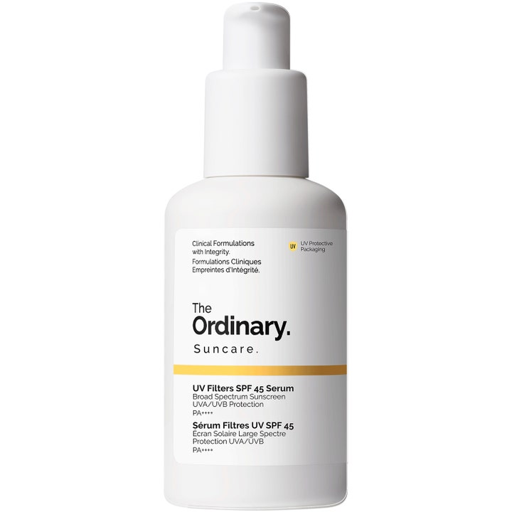 The Ordinary UV Filters SPF 45 Serum suojaava aurinkosuojaseerumi valkoisessa pumppupullossa keltaisella raidalla