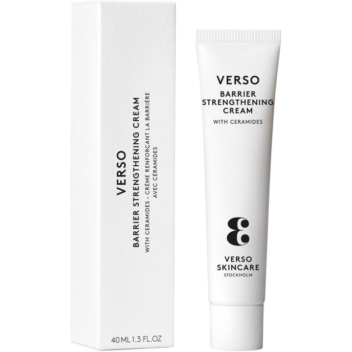 Verso N°3 Barrier Strengthening Cream 40 ml vahvistaa suojakerrosta. Keramideja sisältävä valkoinen tuubi ja pakkaus.