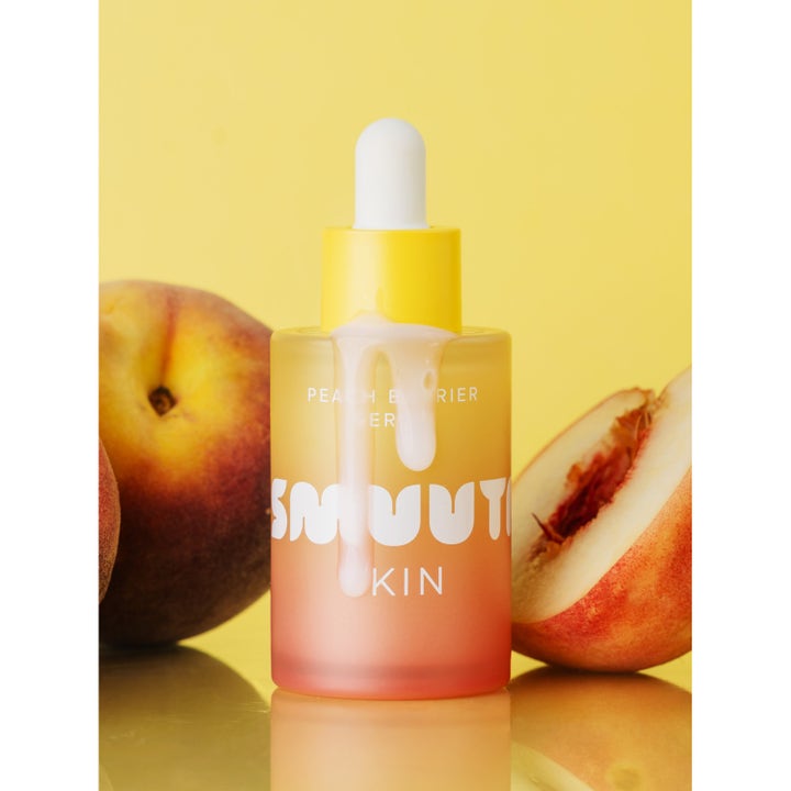 Smuuti Skin Peach Barrier Serum 30 ml vahvistava seerumi persikoiden ja valuvan koostumuksen kera.
