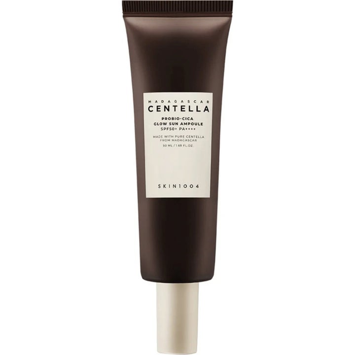 SKIN1004 Madagascar Centella Probio-Cica Glow Sun Ampoule 50 ml suojaava aurinkovoide ruskeassa tuubissa vaalealla korkilla