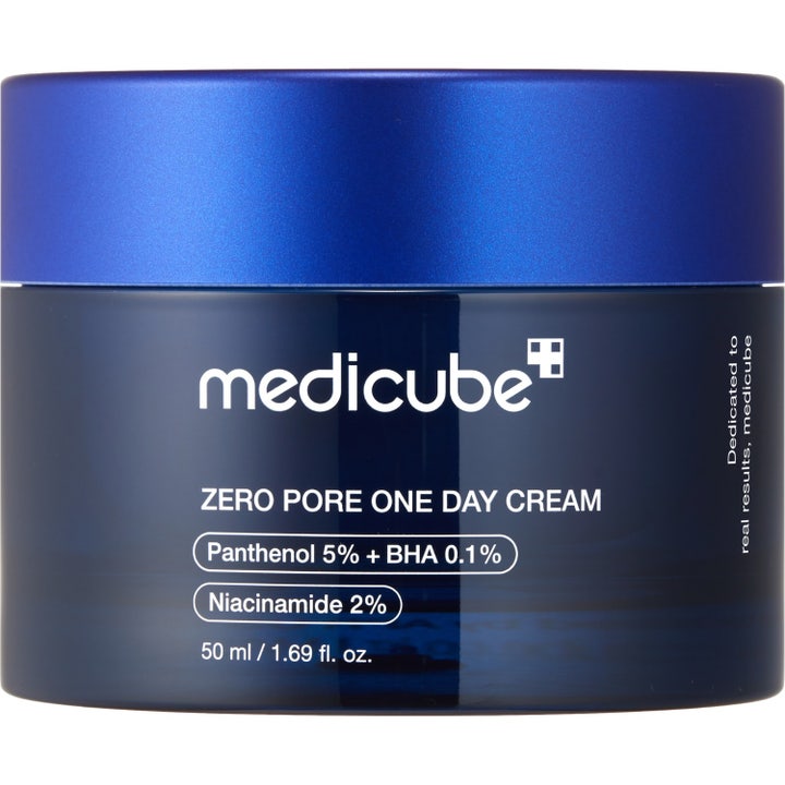 Medicube Zero Pore One Day Cream 50 ml ihohuokosia supistava kasvovoide tummansinisessä purkissa sinisellä metallikorkilla.