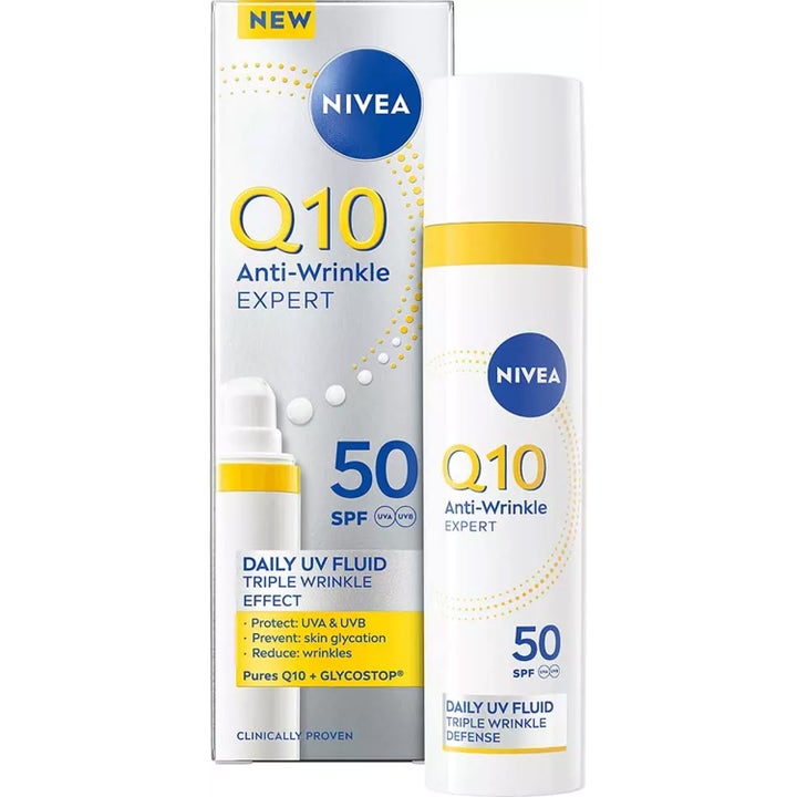 Nivea Q10 Anti-Wrinkle Expert Daily UV Fluid SPF 50 ryppyjä vähentävä kasvovoide valkoisessa pumppupullossa