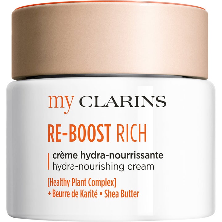 My Clarins RE-BOOST RICH ravitseva kasvovoide kosteuttaa ihoa valkoisessa purkissa jossa on persikanvärinen kansi