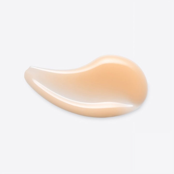 Origins Glow Getter 45 ml heleyttävä silmänympärysvoide, jossa on vaalean persikkainen ja kermainen koostumus.