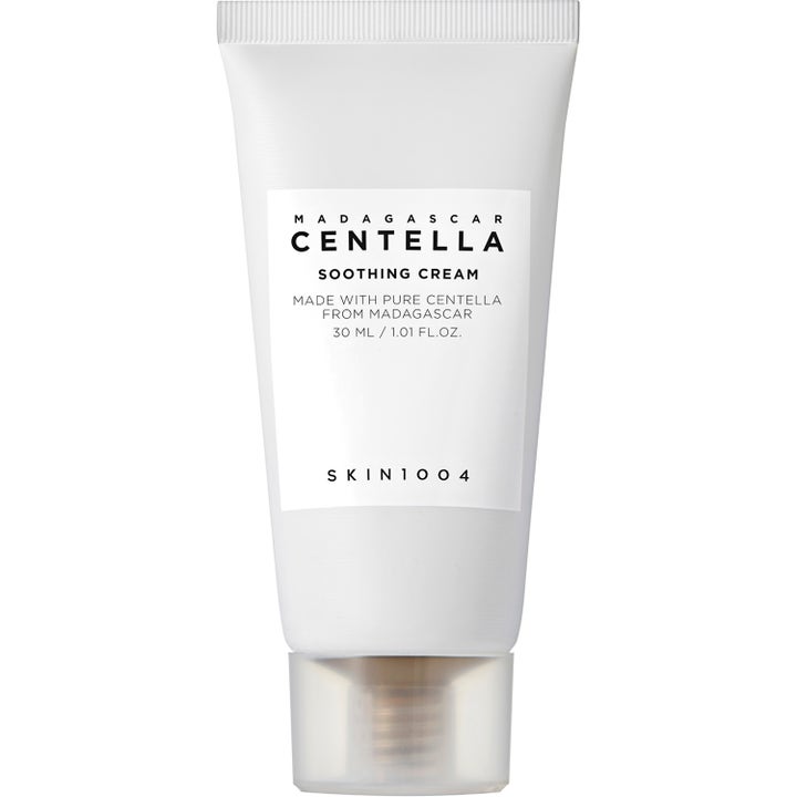 SKIN1004 Madagascar Centella Soothing Cream 30 ml rauhoittava kasvovoide valkoisessa tuubissa läpikuultavalla korkilla