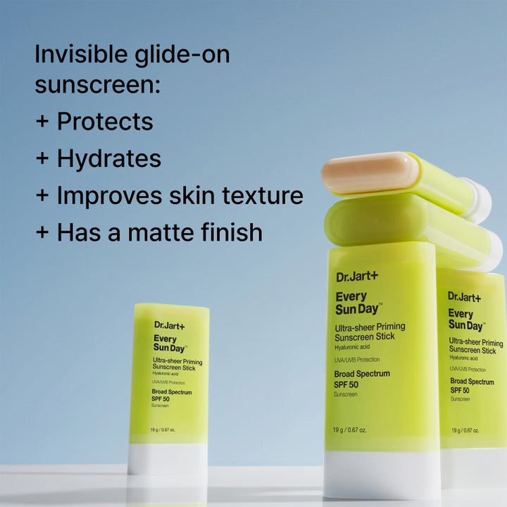Dr.Jart+ Every Sun Day Ultra-Sheer Priming Sunscreen Stick 19 g aurinkosuojapuikko antaa mattapinnan ja kosteuttaa.