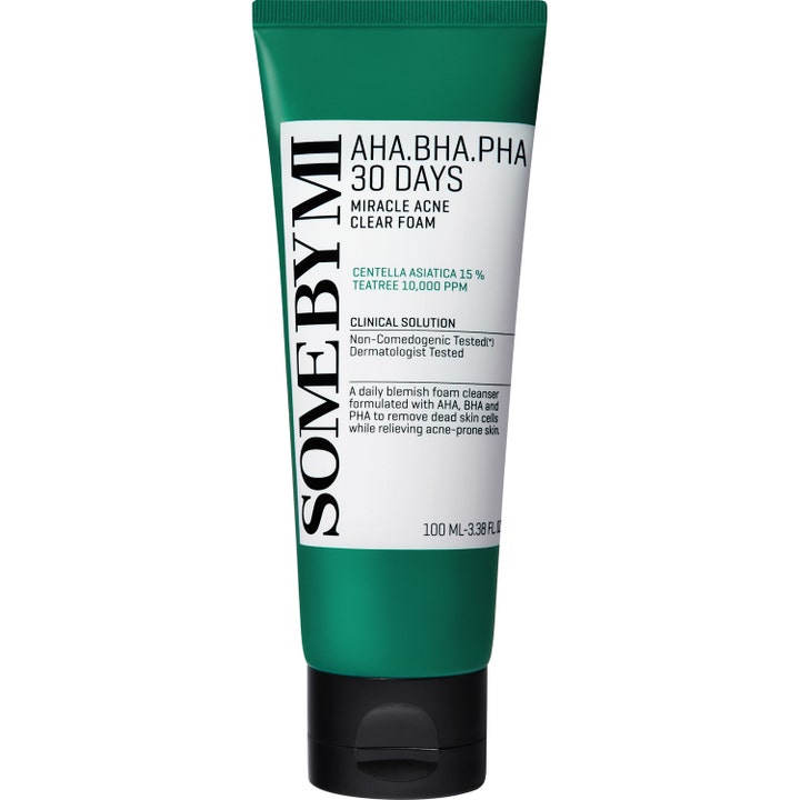 Some By Mi AHA.BHA.PHA 30 Days Miracle Acne Clear Foam 100 ml puhdistusvaahto rauhoittaa akneihoa vihreässä tuubissa.