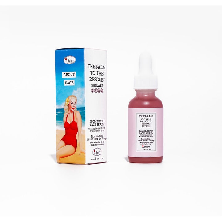 theBalm to the Rescue Biomimetic Face Serum 30 ml kosteuttava kasvoseerumi vaaleanpunaisessa lasipullossa