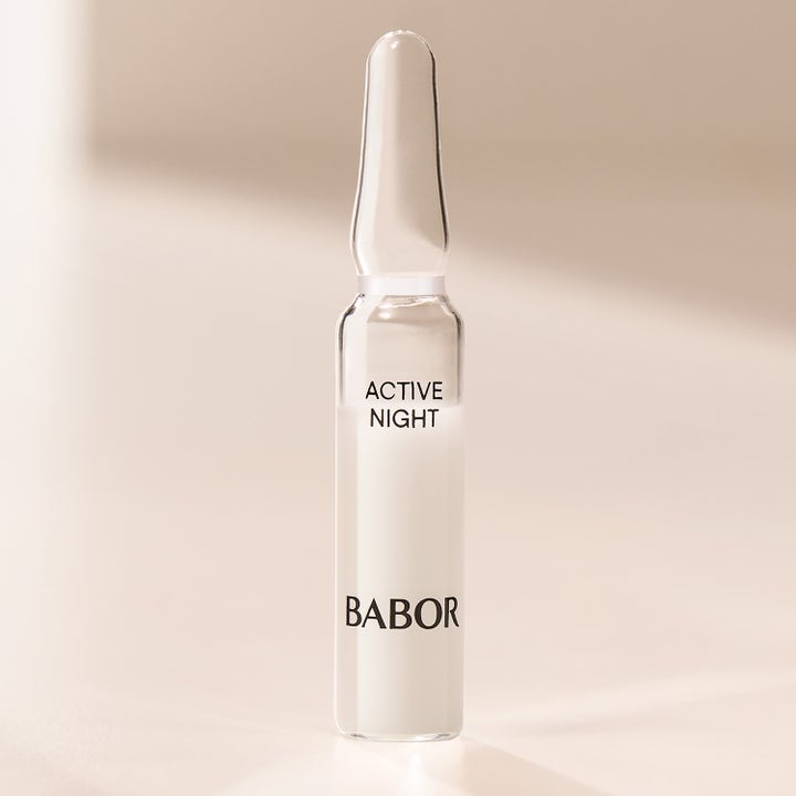 Babor Active Night Ampoule Serum 14 ml uudistava yöseerumi ja maitomaista tiivistettä sisältävä lasiampulli