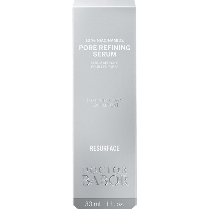 Doctor Babor Pore Refining Serum 30 ml ihohuokosia supistava seerumi hopeisessa 10 % niasiiniamidi-pakkauksessa.