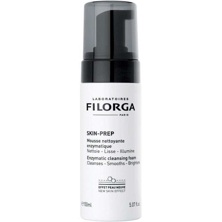 Filorga Skin-Prep Enzymatic Cleansing Foam 150 ml kirkastava puhdistusvaahto valkoisessa pullossa mustalla pumpulla