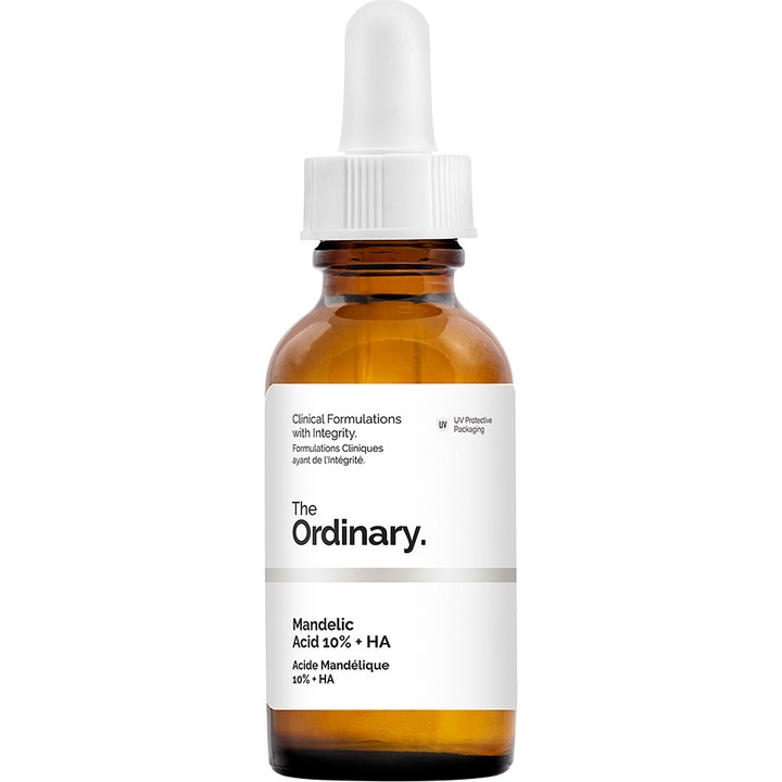 The Ordinary Mandelic Acid 10% + HA 30 ml kirkastava kuorintaseerumi ruskeassa lasipullossa valkoisella pipetillä.