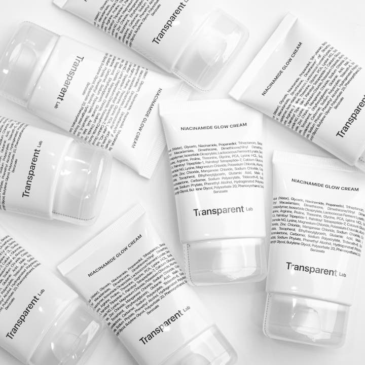 Niche Beauty Lab Transparent Lab Niacinamide Glow Cream 50 ml heleyttävä päivävoide useissa valkoisissa tuubeissa