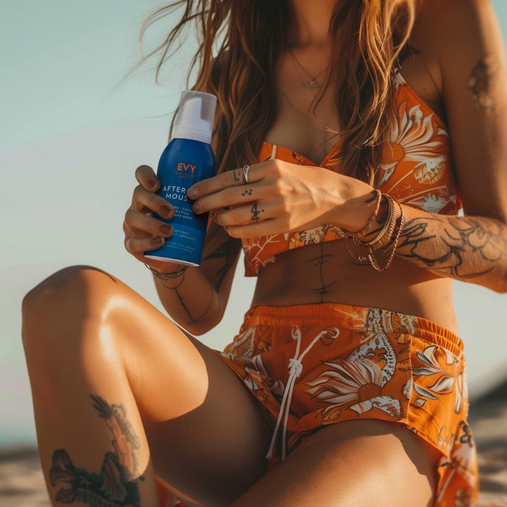 EVY Technology After Sun Mousse 150 ml rauhoittava after sun vaahto levitetään iholle nopeasti imeytyvänä rannalla.