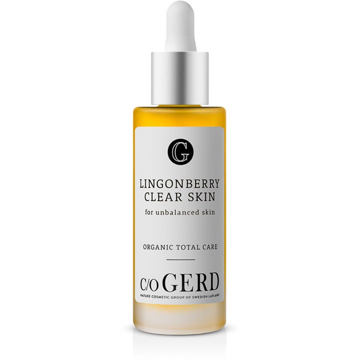 c/o Gerd Lingonberry Clear Skin tasapainottava kasvoöljy kultaisessa lasipullossa, jossa on valkoinen etiketti ja pipetti.