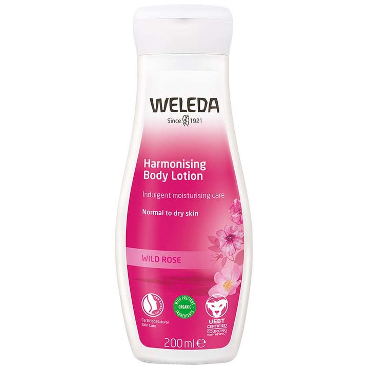 Weleda Harmonising Body Lotion 200 ml kosteuttava vartalovoide valkoisessa pullossa vaaleanpunaisilla kukilla.