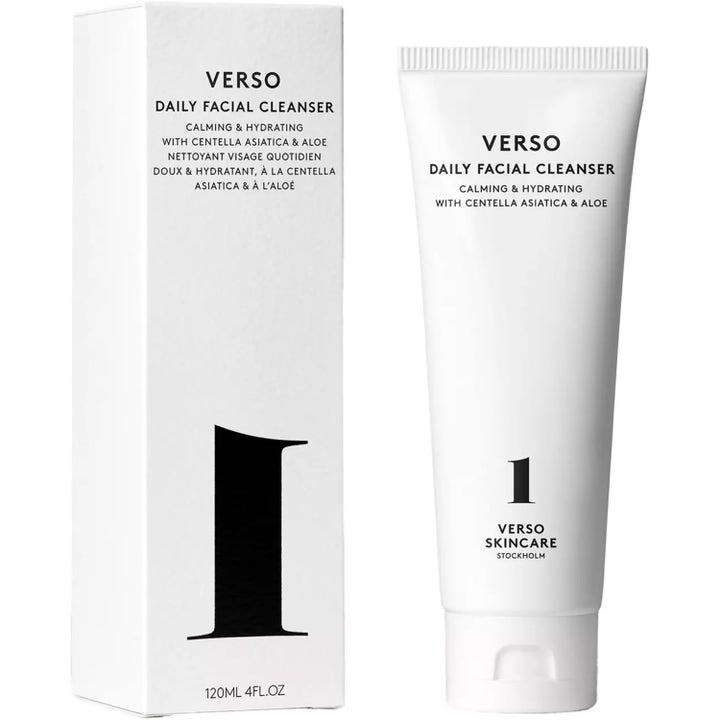 Verso N°1 Daily Facial Cleanser 120 ml rauhoittava kasvonpuhdistusaine valkoisessa tuubissa ja pakkauksessa.