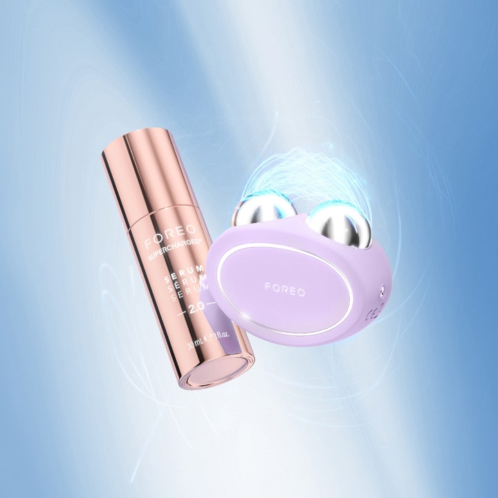 FOREO BEAR 2 Lavender 1 kpl mikrovirtalaite ja ruusukultainen seerumi kiinteyttävään ihonhoitoon.