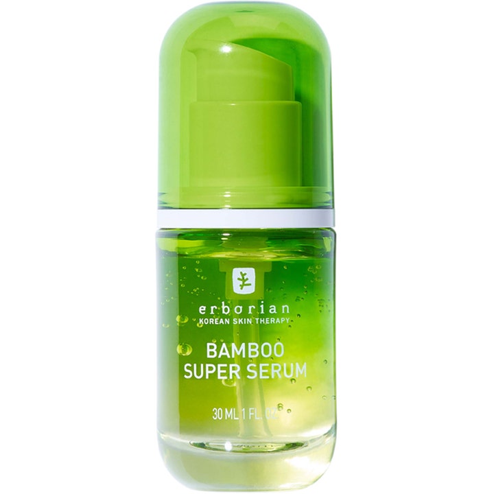 Erborian Bamboo Super Serum 30 ml syväkosteuttava seerumi vihreässä läpinäkyvässä pumppupullossa jossa on ilmakuplia.