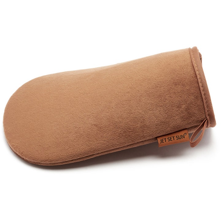 Jet Set Sun Applicator Mitt 1 kpl itseruskettavan levityskinnas on pehmeä ruskea samettinen hansikas logolapulla.