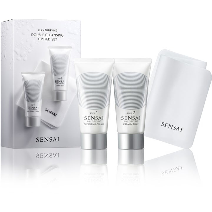 Sensai Silky Purifying Double Cleansing Limited Set puhdistussetti syväpuhdistaa kasvot valkoisilla tuubeilla.