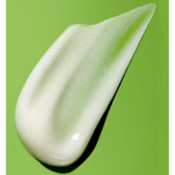 Murad Resurgence Retinol Youth Renewal Serum 30 ml uudistava seerumi on helmiäishohtoinen ja voidemainen koostumus.