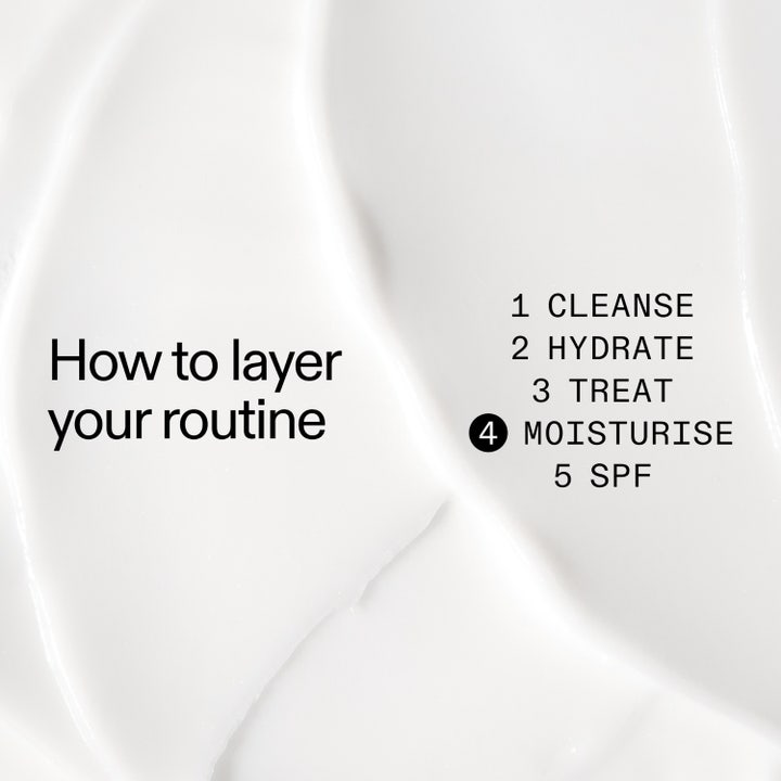 The INKEY List Peptide Moisturizer 50 ml kosteusvoide valkoisella tekstuurilla ja rutiiniohjeella vaihe neljä.
