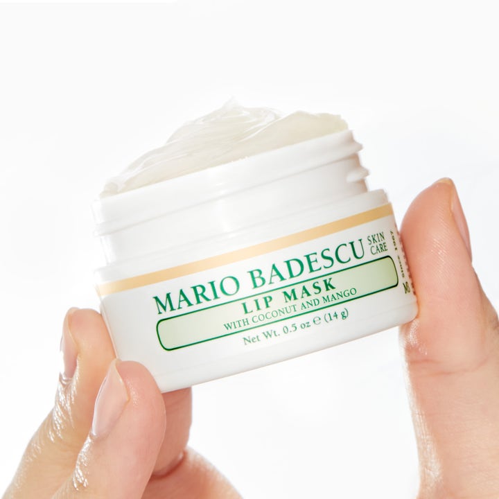Mario Badescu Lip Mask Coconut & Mango 14 ml kosteuttava huulinaamio valkoisessa purkissa, jossa näkyy täyteläinen voide.