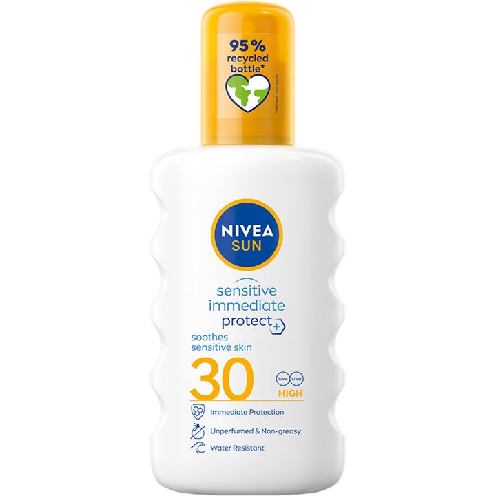 NIVEA Sensitive Immediate Protect 200 ml rauhoittava aurinkosuihku SPF30 valkoisessa pullossa, jossa keltainen korkki.