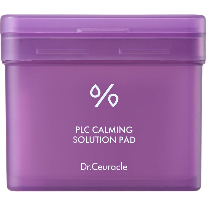 Dr. Ceuracle PLC Calming Solution Pad rauhoittavat hoitolaput violetissa läpikuultavassa neliönmuotoisessa purkissa.
