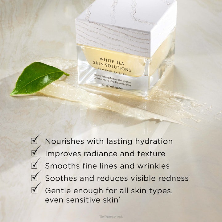 Elizabeth Arden White Tea Skin Replenishing Micro-gel Cream 50 ml heleyttävä kasvovoide lasipurkissa teelehden kera.