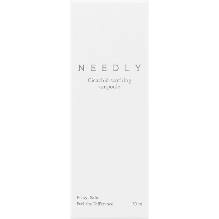 Rauhoittava NEEDLY Cicachid Soothing Ampoule 30 ml seerumi valkoisessa pahvipakkauksessa.
