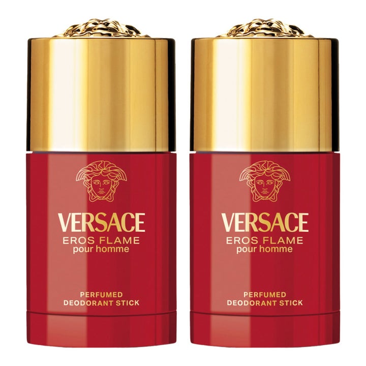 Versace Eros Flame 75 ml deostick antaa raikkaan tuoksun kahdessa punaisessa hylsyssä kultaisilla korkeilla.