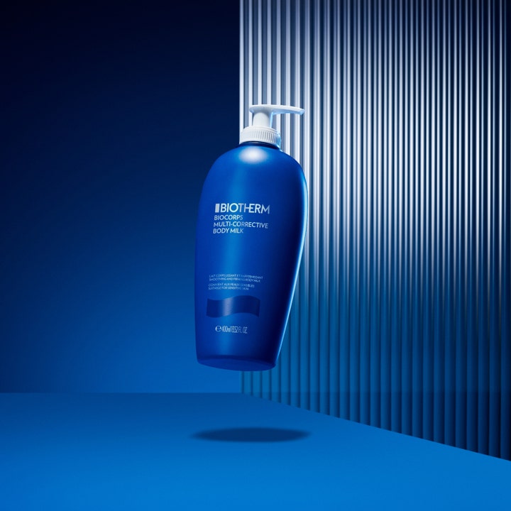 Biotherm Biocorps Multi-Corrective Body Milk 400 ml kosteuttava vartalovoide sinisessä pumppupullossa.