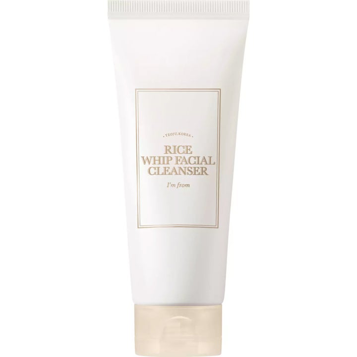 I'm from Rice Whip Facial Cleanser 150ml kirkastava puhdistusaine tyylikkäässä valkoisessa tuubissa beigellä korkilla