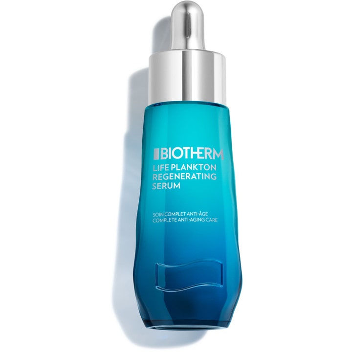 Biotherm Life Plankton Regenerating Serum uudistaa ihoa turkoosissa liukuvärjätyssä lasipullossa hopeisella pipetillä.