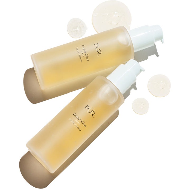 PÜR Forever Clean Gentle Cleanser 150 ml hellävarainen kasvojen puhdistus huurteisissa pulloissa ja geelipisaroita.
