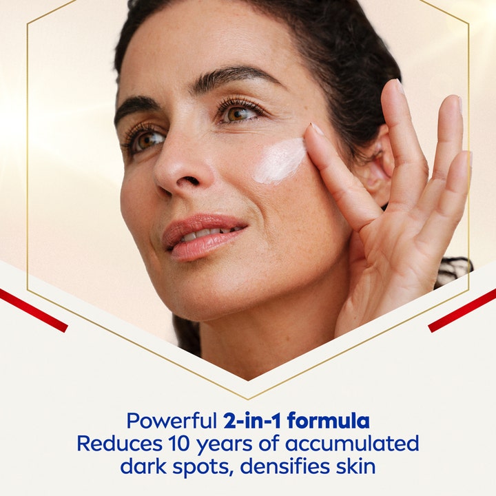 NIVEA LUMINOUS 630 Anti-Age & Dark-Spot Serum 30 ml pigmenttiläiskiä vähentävä seerumi nainen levittää voidetta iholle