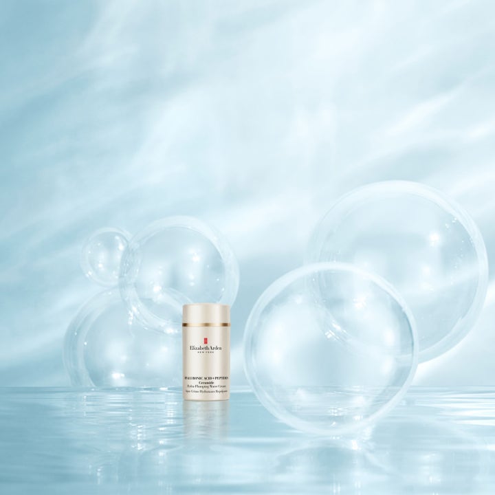 Elizabeth Arden Ceramide Hyaluronic Acid + Peptides Water Cream 50 ml kosteuttava voide vesikuplien ympäröimänä