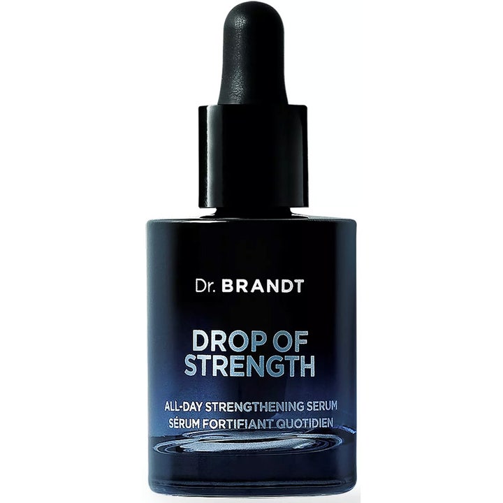 Dr. Brandt Drop of Strength vahvistava seerumi tummansinisessä lasipullossa, jossa on musta pipettiannostelija.
