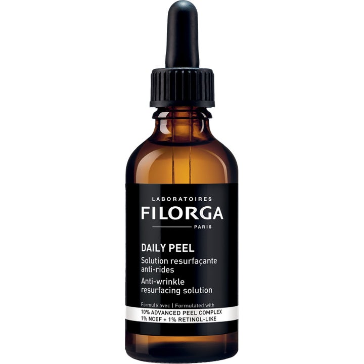 Filorga Daily Peel 30 ml silottava anti-age-seerumi ruskeassa pipettipullossa jossa on musta etiketti.