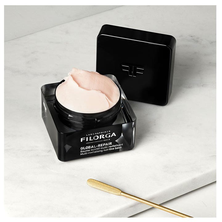 Filorga Global-Repair Balm 50 ml ravitseva kasvovoide mustassa purkissa vaaleanpunaisella täyteläisellä koostumuksella