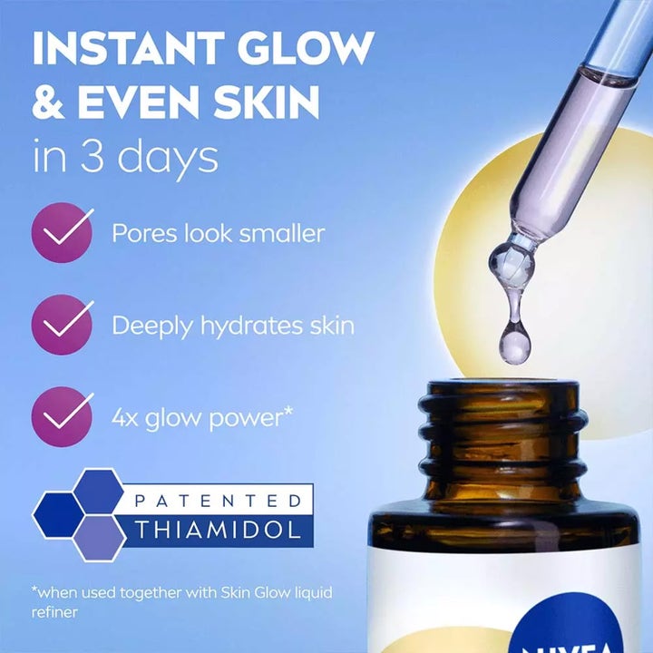 NIVEA Luminous630 Skin Glow 30 ml heleyttävä seerumi ja pipetti tiputtamassa nestettä ruskeaan lasipulloon