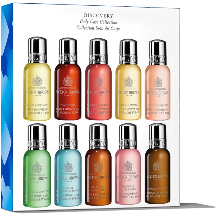 Molton Brown Discovery Body Care Collection 10 x 30 ml suihkugeelisetti kymmenen värikästä pulloa hopeisilla korkeilla.