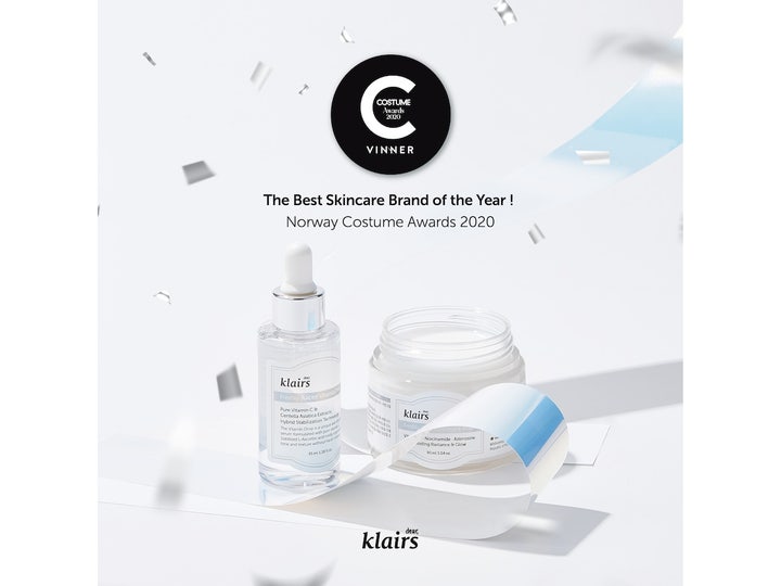 Klairs Freshly Juiced Vitamin E Mask 15 ml kirkastava kasvonaamio ja seerumi palkintotunnuksella.