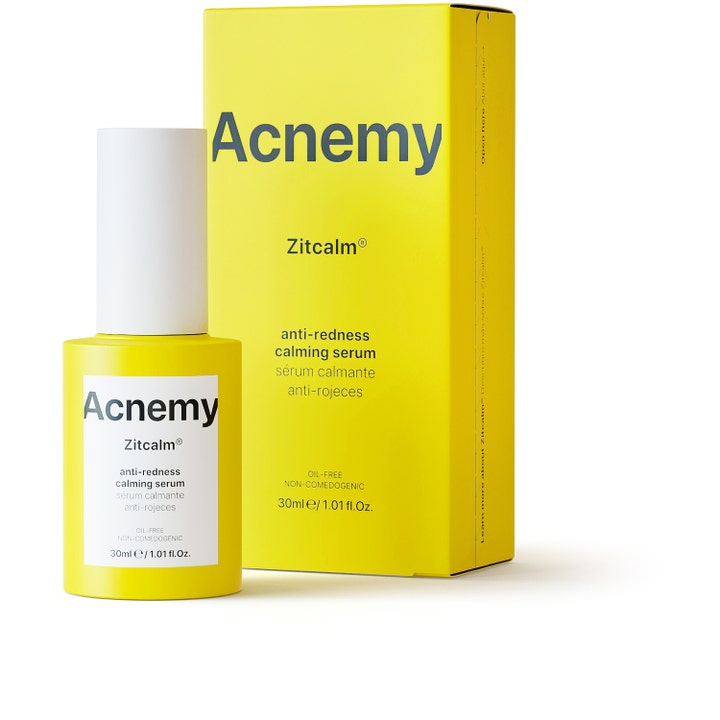 Niche Beauty Lab Acnemy Zitcalm Serum 30 ml punoitusta rauhoittava seerumi keltaisessa pullossa ja pakkauksessa.